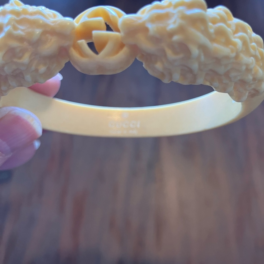 Gucci Cream Resin RUNWAY Bracelet RARE - Picture 2 of 6